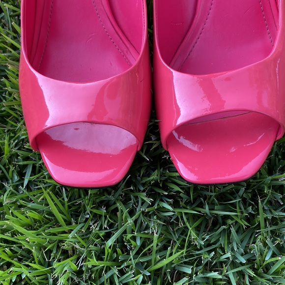PROM Barbie Pink BCBGeneration peep toe shiny heels size 9B - Picture 6 of 7